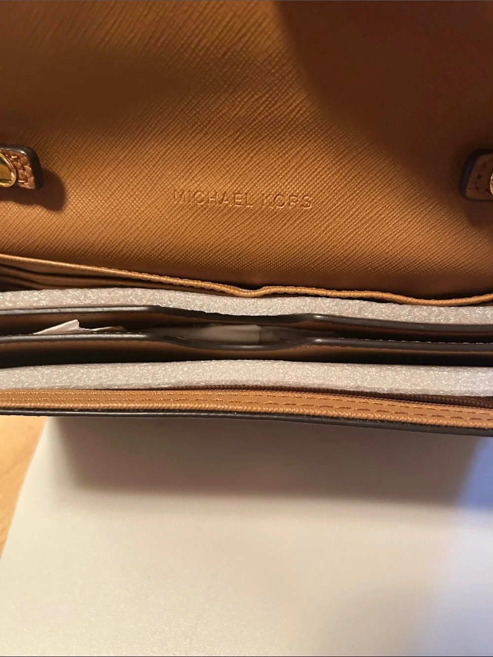 Michael Kors crossbody saffiano pebbled leather envelope flap chic modern casual